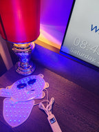 Ellagin PRO( 3 in 1 )                                          Sichtbar Faltenreduktion in 30 Tagen.                                        Akne sichtbar reduziert nach 2 Wochen.               LED-Lichttherapie mit IR Technologie